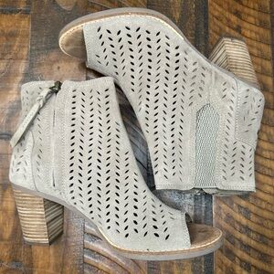 Tom’s Peep Toe booties